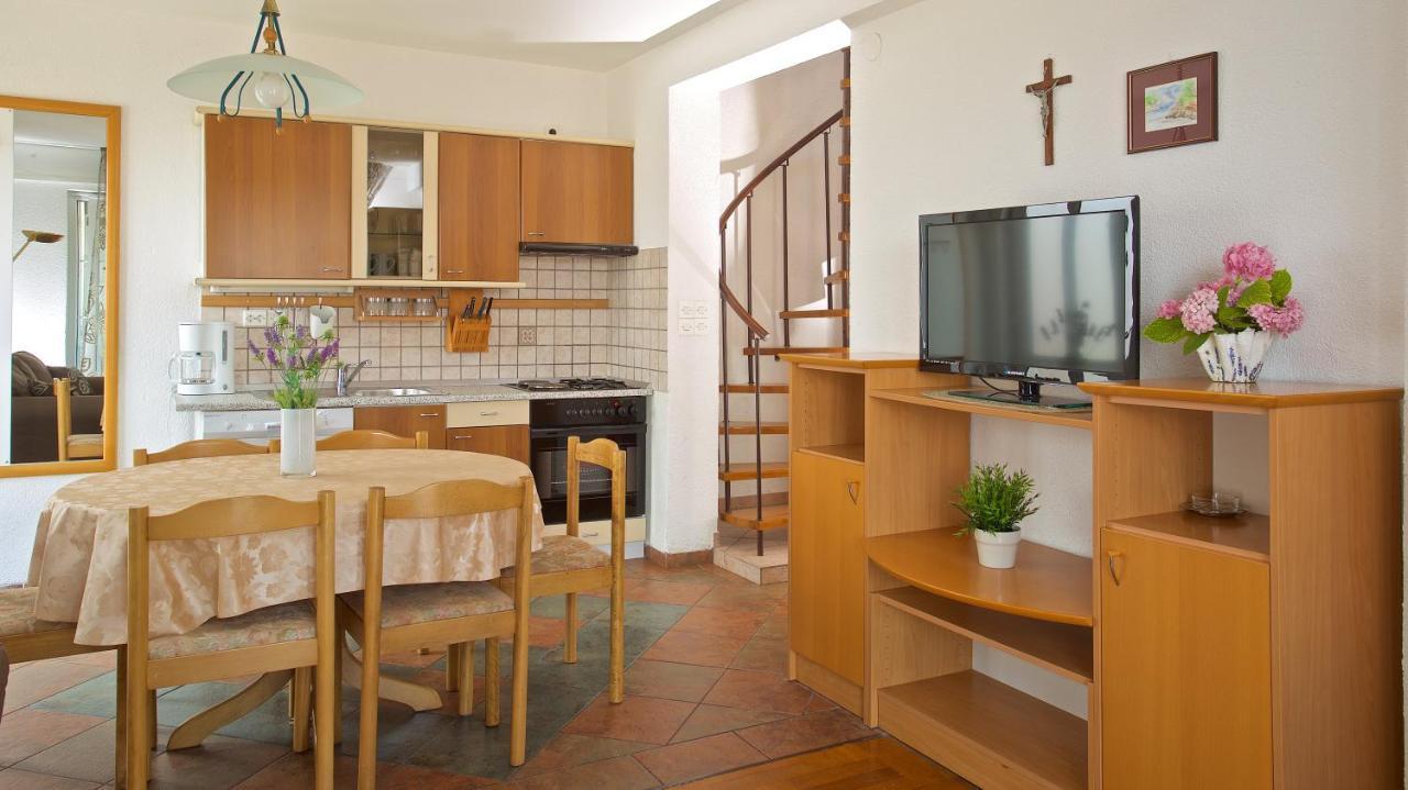 Apartments Kalina Jelsa  Luaran gambar